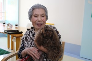 小倉北区のお年寄りが笑顔になるドッグセラピー