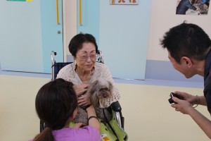 さわやか参番館の介護士は利用者と仲良し