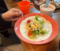 【開催レポ】今年最後はタコスパーティー🌮✨ワンちゃん🐶とのふれあいやビンゴ大会で大盛り上がり！｜カタノダ子ども食堂