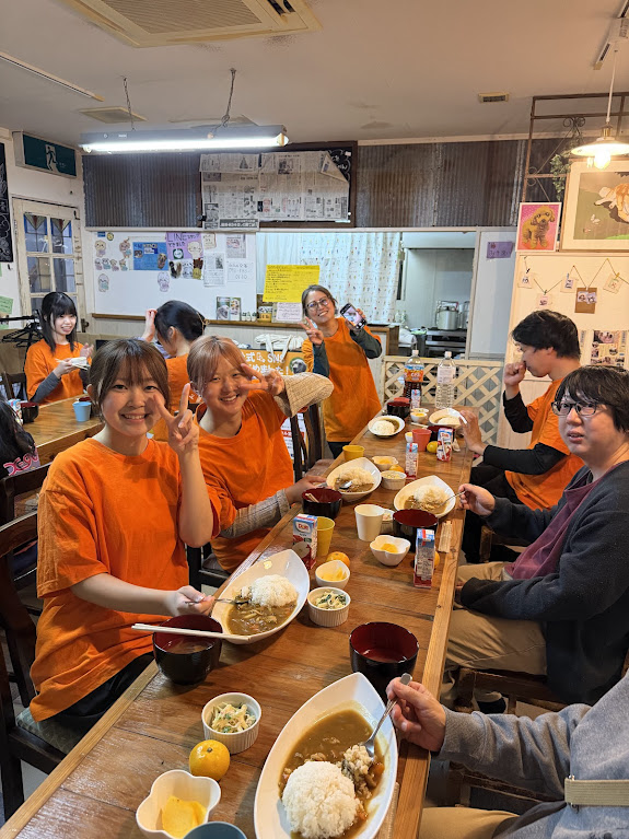 【潜入レポ】ただの食事の場じゃない！ワンコと大学生が大活躍する「かたのだ子ども食堂」が最高すぎた話🐾🍛